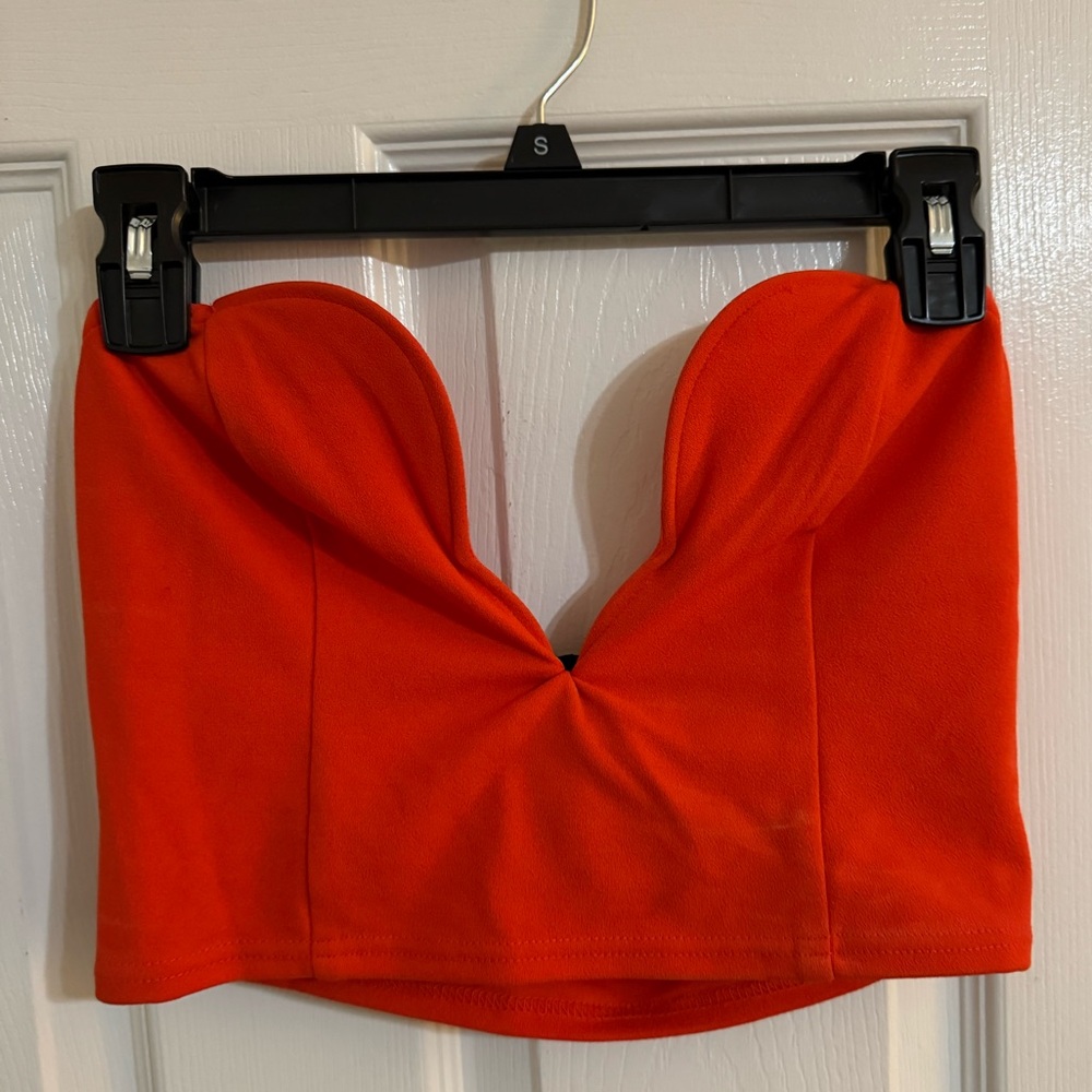 Red V cut top